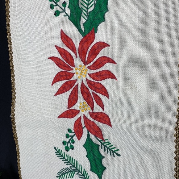 Beautiful vintage hand stenciled cotton Christmas table runner - Picture 5 of 13
